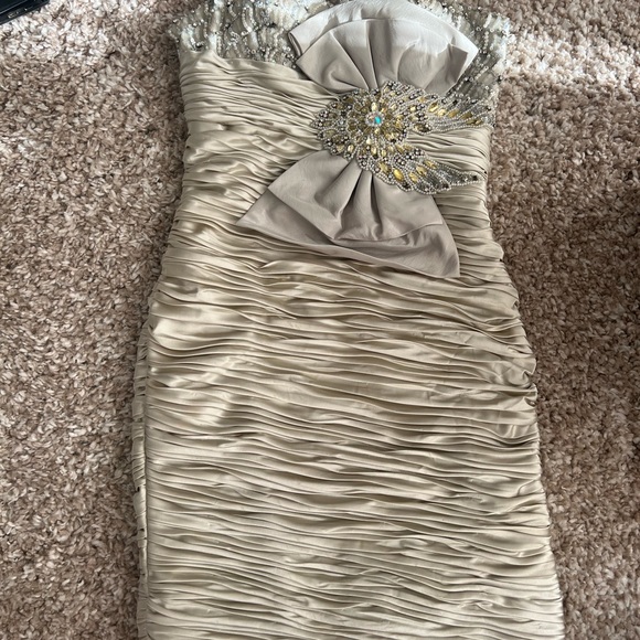 Terani Couture size 4 women’s formal dress - gorgeous ivory shimmer colour - Picture 4 of 5